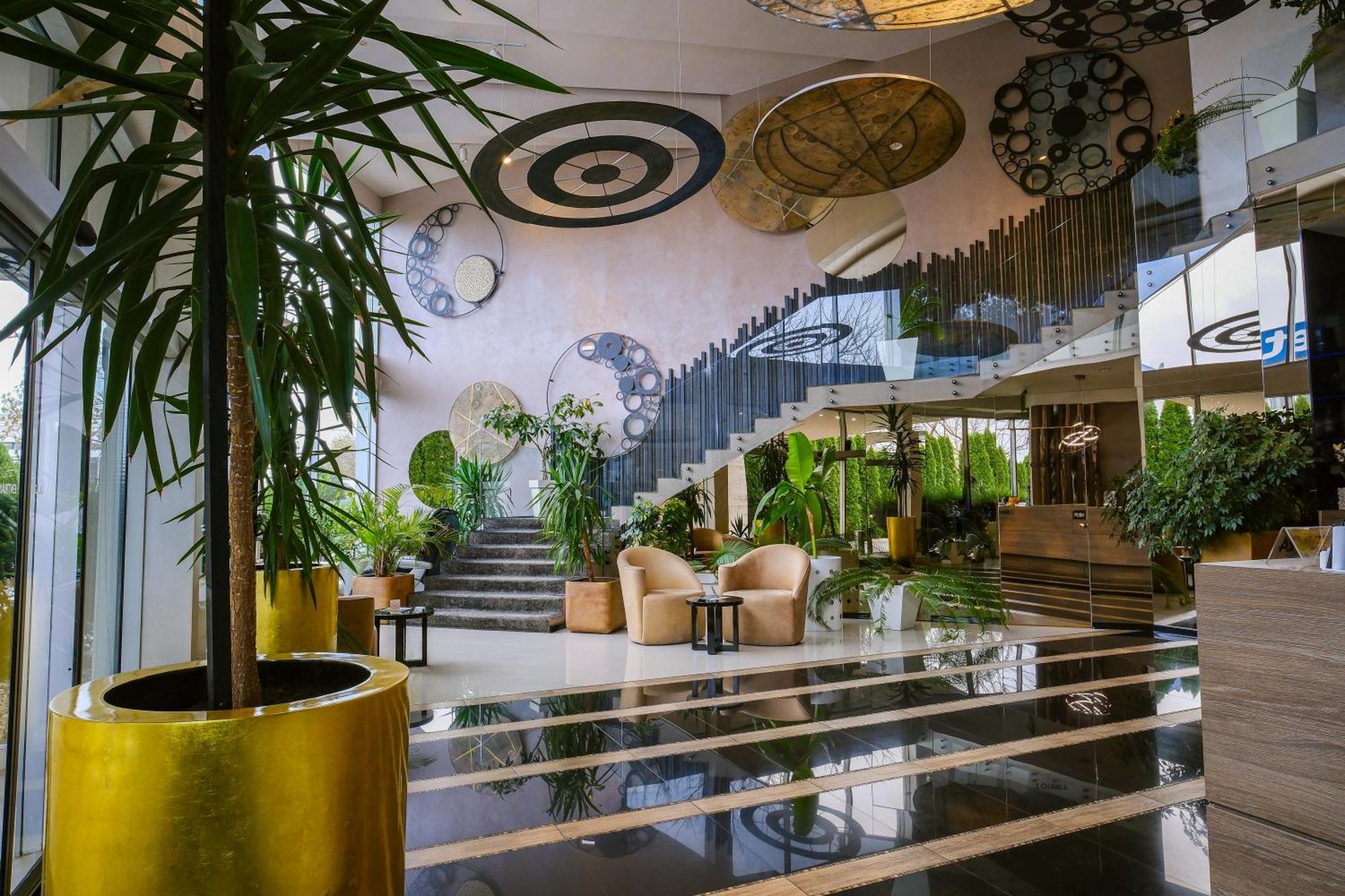 Hotel Crystal Light Ni Exterior foto