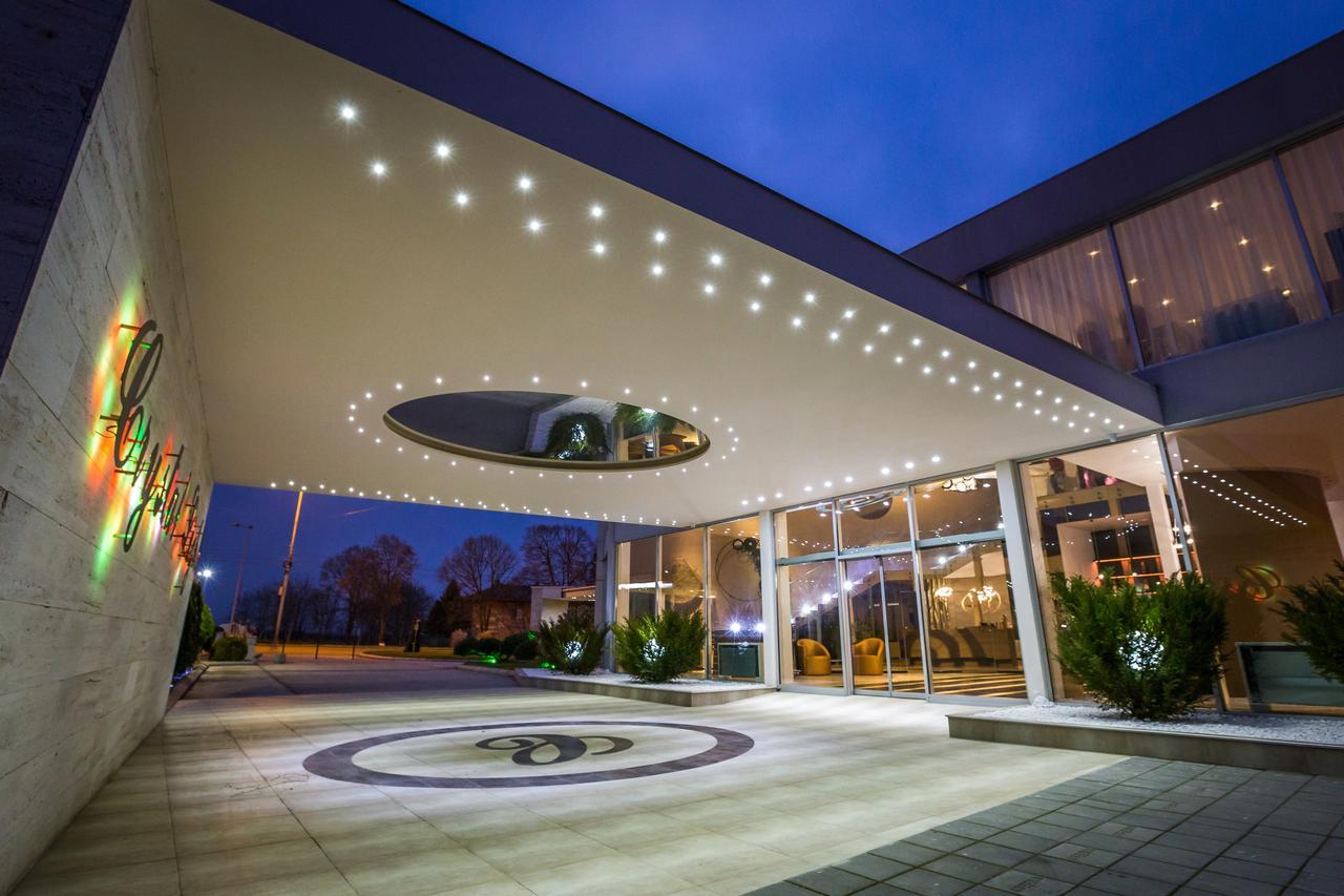 Hotel Crystal Light Ni Exterior foto